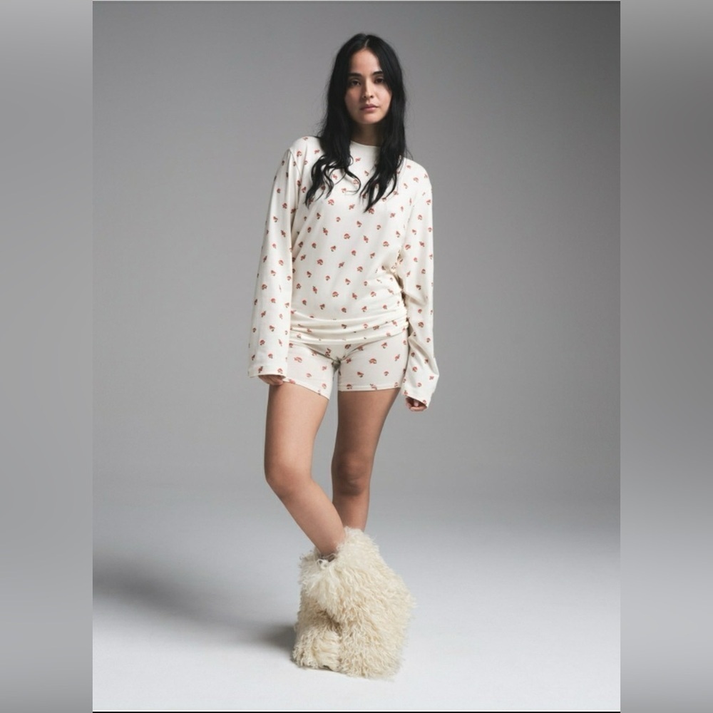 💕SKIMS Faux Fur Shaggy Boots Slippers💕 - Picture 2 of 10
